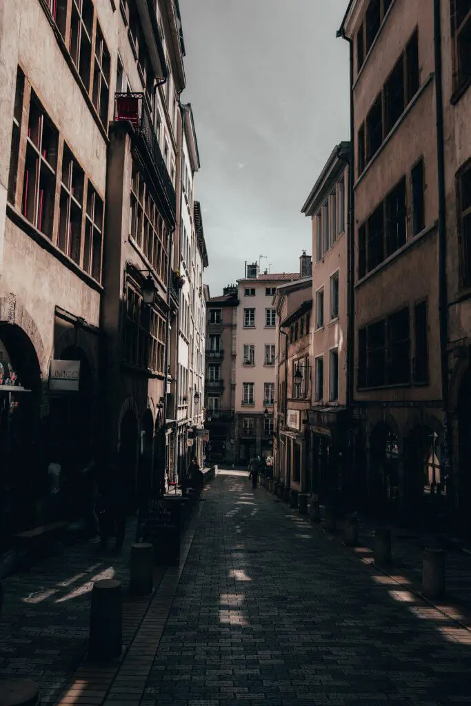 ville-de-lyon-683x1024-1